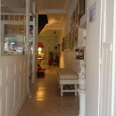 Saint Louis فندق 2*