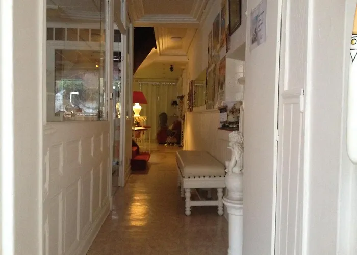 Saint Louis فندق 2*