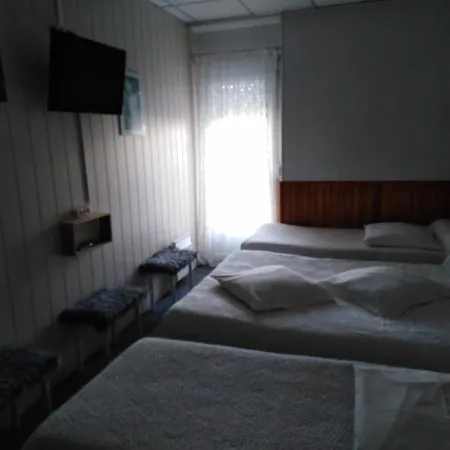 Saint Louis Отель Лурд